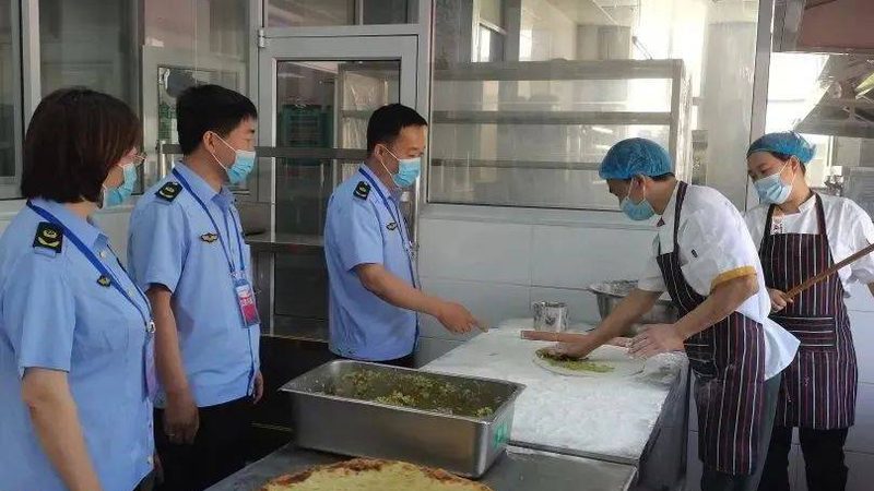 膨化食品加盟代理的费用主要包括以下几个方面：